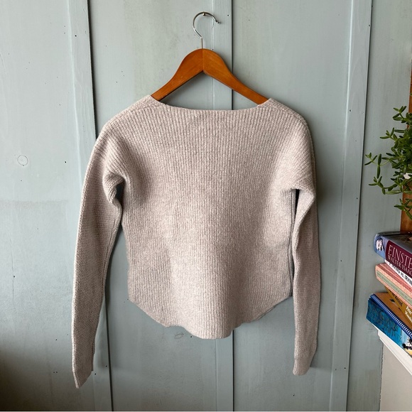 Wilfred Free Aritzia Wolter Waffle Knit Italian Merino Wool V-Neck Sweater Sz M - Picture 7 of 13